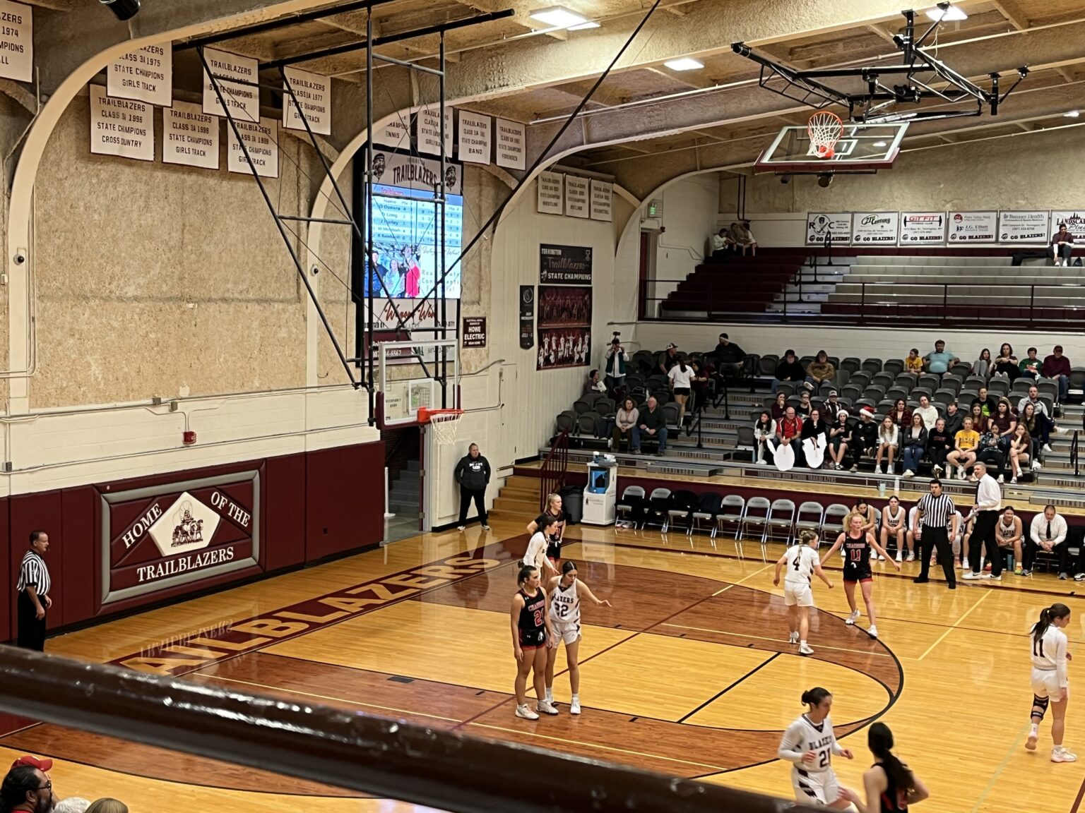 Chadron Splits Road Games At Torrington – KCSR / KBPY