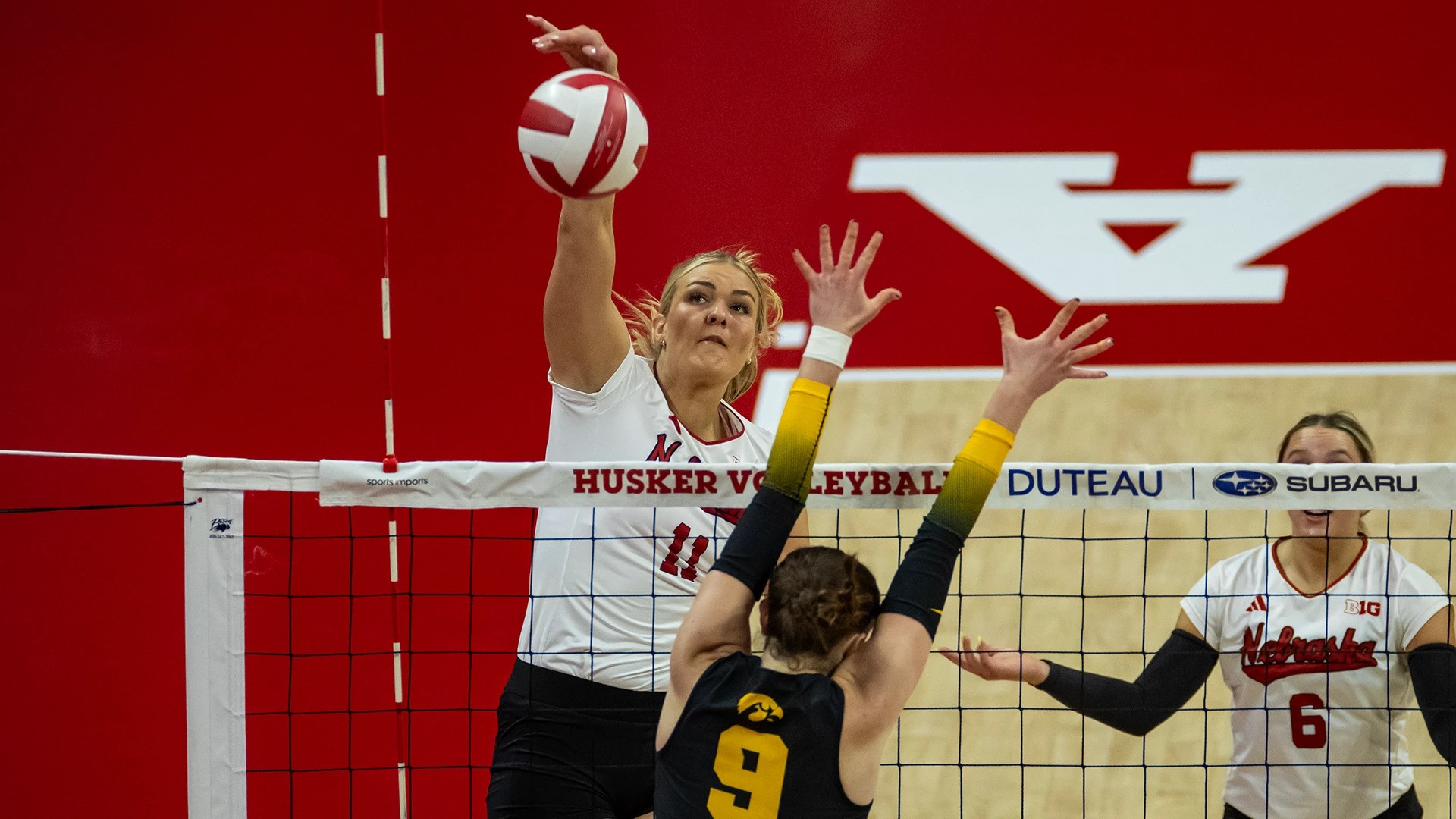 Nebraska Volleyball Routes Iowa